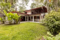 spacious and comfortable Villa with tropical charm and pool