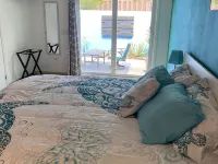 NEW! Remodeled studio just Steps from Beach, Pool, and Restaurants! Hotels in Frydendal