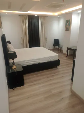 Luxury 2 bed apartment Отели рядом с достопримечательностью «Лахор Юниверсити оф Менеджмент Сайенсиз»