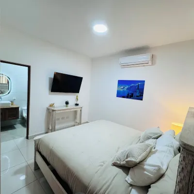 Stunning 3 BedroomsOcean Breeze Penthouse  호텔