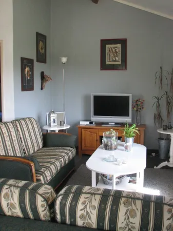 gîte in the Countryside of the Sioule Valley with a View of the Auvergne Volcanoes Отели в г. Над