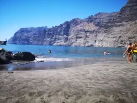 SPECTACULAR SUNNY APARTMENT WITH WIFI, POOL, PANORAMIC CLIFF & SEA VIEWS.