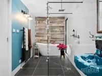 This pet friendly retreat is excellent to relax over looking a "rain forest
