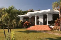 Private Paradise in Gated Buccaneer Bay Estates on Shoys Beach Road Hotels in East End