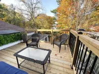 Cottage W LAKE VIEWS, beside waterfront trail and steps from beach