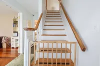 New Luxury 5Br3BTH Woodstock Secret Retreat Near All Ski MT Heated Pool& Hot Tub Hotels in West Hurley