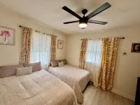 Gorgeous home in Vilano.  Situated btwn Beach  & Public boat launch with pool