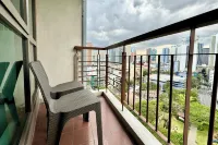 KL Tower Spacious Parkview 1BR w/ Balcony near Greenbelt Mall Makati
