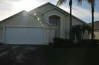 4 Bedrooms 2 baths pool house with contemporary look Beall’s Outlet Store附近的飯店