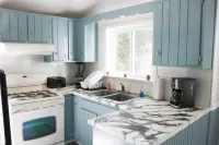 Spacious House with PARKING & Ideal for Long Stays 오스위고 호텔