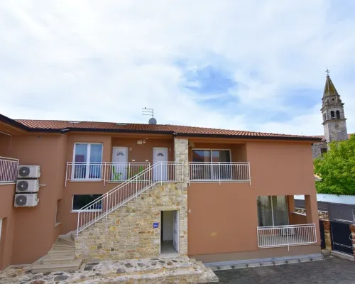 Apartment NOA1 Poreč-Tar with swimming pool, balcony, games room, Wi-Fi, barbeque Hotels in Tar