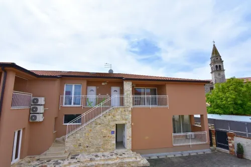 Apartment NOA4 Poreč-Tar pool, balcony, games room, Wi-Fi, barbecue