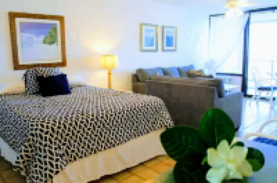 On the Water with Style, 5 minute walk to Beach along the Marina