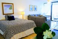 On the Water with Style, 5 minute walk to Beach along the Marina Hoteles cerca de Lindquist Beach