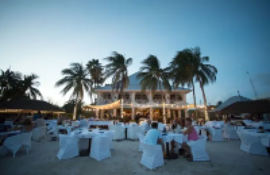 "Cayman Breeze" - 2Br Oceanfront Condo w/ Quiet Setting Near Rum Point