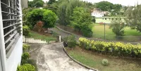 2 Bedroom Suite -Residential area, easy access to everywhere! Homeaway from Home