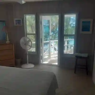 The feeling of an Island apart, surrounded by water! Convenient location. Rooms