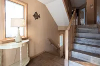 NEW KTCHN, WLK TO BEACH, 5 BDRMS, 4 BATHS, HTD POOL, HOT TUB, WLK 2 EAT & SHOP