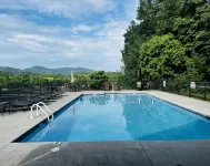 Modern & Comfy, Spring is Here, Near Cade's Cove in Townsend, the Peaceful Side!