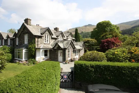 5 bed 5 en-suite Holiday Cottage central location Grasmere Отели в г. Грасмир