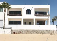 Brandnew beachfront apartment! Great view, private balcony, large shared terrace Hotels in 