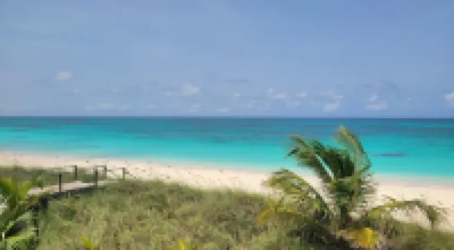 Migrate Beach Chalets #3, sleeps 7. N Palmetto Point. WiFi. AC. Pools. Paradise!