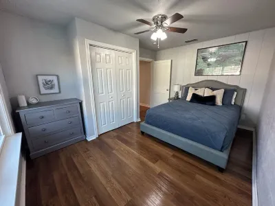 Charming 3-bedroom house in wonderful Amarillo with AC, WiFi Hotels near Texas Route 66 Visitor Center