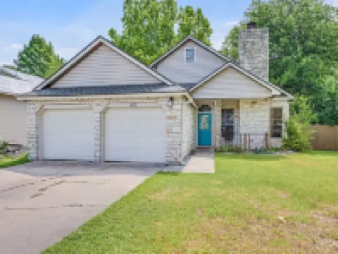 Cosy and Open with Loft on Greenbelt Hotels in Wells Branch