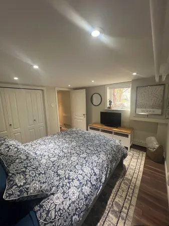 Cozy on Connaught. Central apartment in Halifax - very walkable! Отели рядом с достопримечательностью «Центральная библиотека Галифакс»