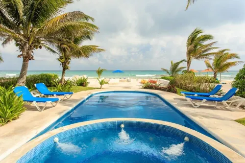Villa Tortuga, Secluded Beach Front Condo w/ Private Pool + Jacuzzi!