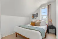 Private home steps away from the Big Dinosaur!