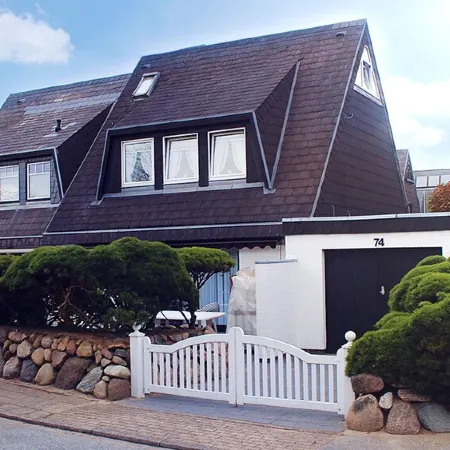 Generous, friendly DHH with terrace and garden in the heart of Westerland