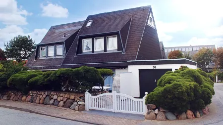 Generous, friendly DHH with terrace and garden in the heart of Westerland Отели рядом с Аэропорт Вестерланд Зюльт