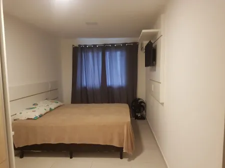 Apartment in front of the big beach with excellent view/unequaled sunset! Отели рядом с достопримечательностью «Praia dos Anjos»