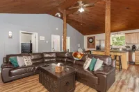 Private Mountaintop Cabin w/ ViewsPet Friendly)