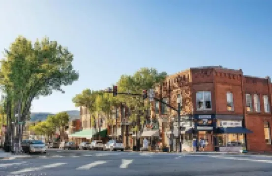 Modern 2 Bed 1 Bath Walking Distance to Downtown