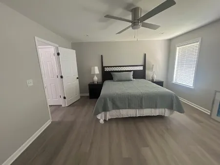 Charming 3-bedroom house in marvelous Rome near Tennis Courts Отели в г. Флойд