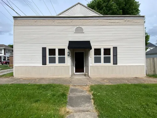 Updated spacious 2 br Flat