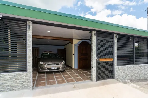 3 Bedroom & 2 Bath Villa just 3 blocks from Downtown La Fortuna