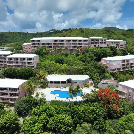Perfect Island Getaway--amazing ocean views and refreshing pool at Coakley Bay!