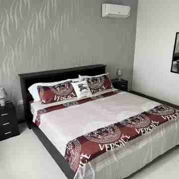 Gated Luxury New Kingston 1 Bdrm Condo Pool & Gym Rooms