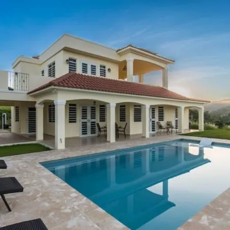Minutes from beaches  private pool Solar panels Ocean & Mountain Views