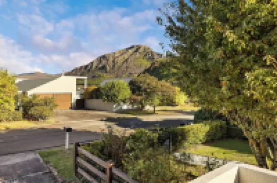 Arrowtown Family Home with spa