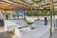 Private pool/Basketball/BBQ/Gameroom/bocce+horseshoe+green space for games