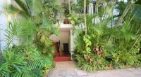 Stunning Condo! Gorgeous Suites Flamingos, Two Minute Walk to the Beach! A Gem!