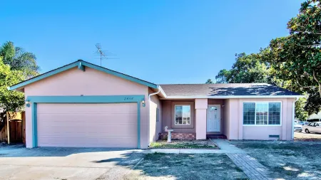 Beautiful family hotel,1 room:5-10minutes walk to market,restaurant,Bart station Отели рядом с достопримечательностью «Flight 93 Memorial»