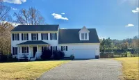 Charming Cul-de-sac Retreat | Double Master + Garage + Home Office Hotels near Kroger Marketplace