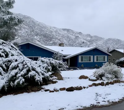 River Rock Retreat Hotels near Isabella Lake