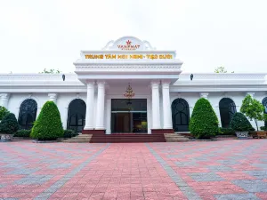 Van Phat Riverside Hotel