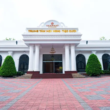 Van Phat Riverside Hotel